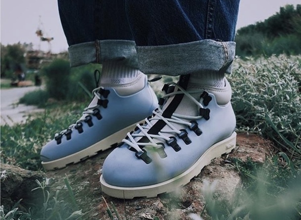 Сегодня вместе с магазином Sneaker Bar рассказываем вам про бренд обуви, который выпускает те самые стильные и яркие ботинки, в последнее время ставшие очень популярными. Подробности во вклад Сегодня вместе с магазином Sneaker Bar рассказываем вам про бренд обуви, который выпускает те самые стильные и яркие ботинки, в последнее время ставшие очень популярными. Подробности во вклад
