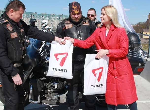 Открытие мотосезона в TRINITI. В эту субботу к нам за нужными и приятными подарками для воспитанников детского дома семейного типа заехали настоящие, хоть и брутальные, но очень обаятельные «