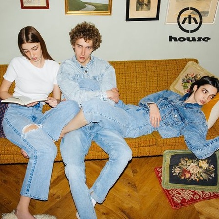 HOUSE в Triniti! Это первый и единственный официальный магазин бренда в Беларуси, который заработал под прямым управлением крупной международной компании LPP. HOUSE в Triniti! Это первый и единственный официальный магазин бренда в Беларуси, который заработал под прямым управлением крупной международной компании LPP.
