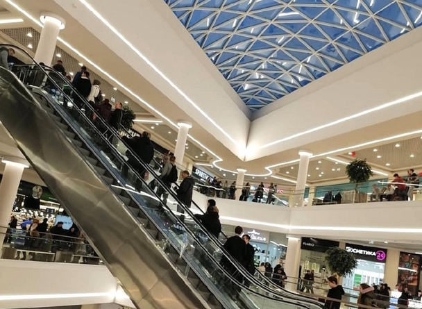 Гостеприимный и доброжелательный TRINITI всегда ждет Вас и любит! Наша главная забота - Ваш комфорт и приятный шопинг. Напоминаем о том, что гипермаркет Green до конца мая дарит скидку 25%