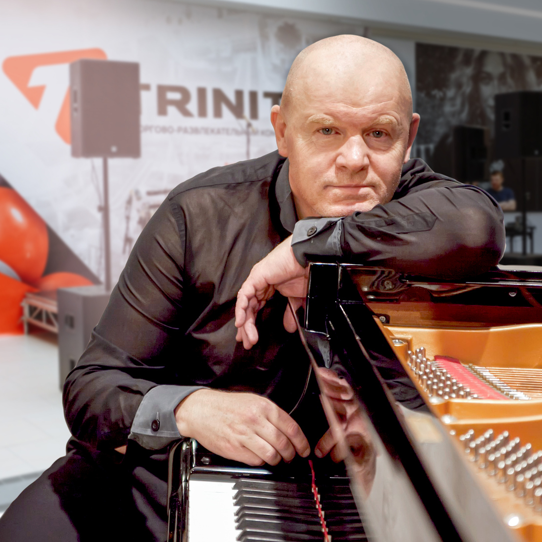 5 мая в 18.00 в атриуме ТРК состоится выступление известного пианиста Игоря Гиро. Мы предлагаем замедлиться и после шопинга выпить чашечку фиалкового латте под звуки рояля/
