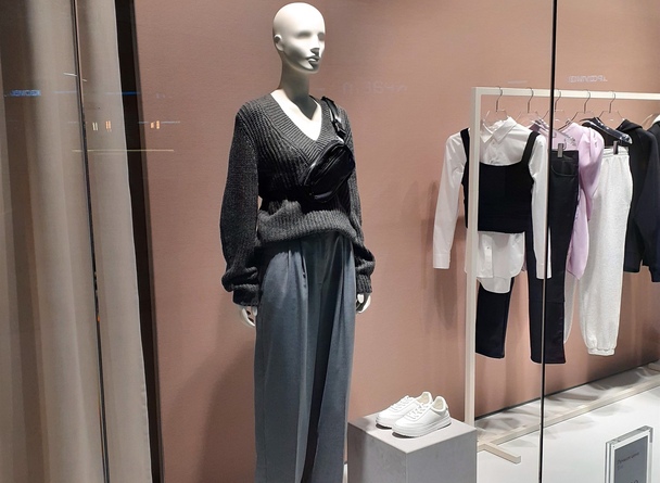 Финальная подготовка к открытию 15 октября. Бренд H&M. Скоро в Triniti.