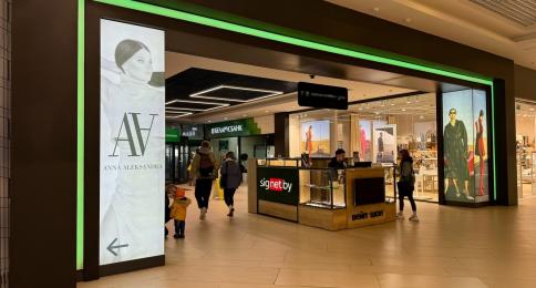 ADVERTISING ON CORNER LIGHT COLUMNS